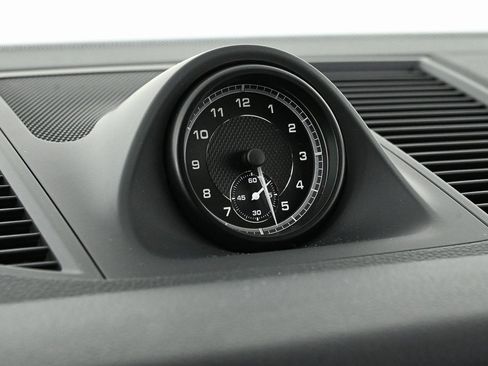 Certified 2025 Porsche Macan AWD image 17