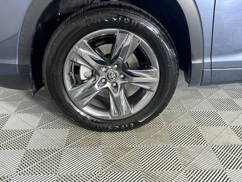 Used 2019 Toyota Highlander Limited Platinum FWD image 30