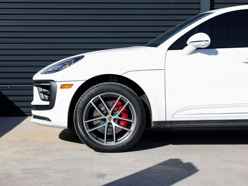 Certified 2022 Porsche Macan S image 11