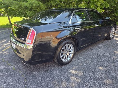 Used 2012 Chrysler 300 Limited RWD image 10