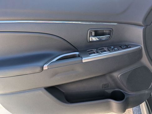 Used 2025 Mitsubishi Outlander Sport SE AWD/4WD image 13