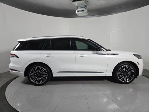 New 2026 Lincoln Aviator Black Label w/ Dynamic Handling Package AWD/4WD image 3