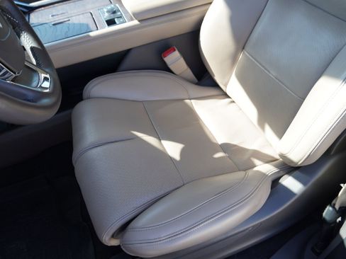 Used 2023 Lincoln Navigator Reserve image 9