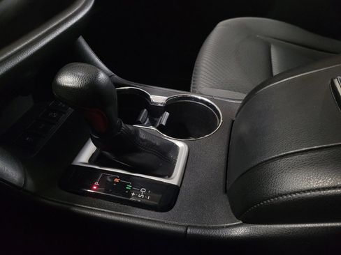 Used 2015 Toyota Highlander LE image 26