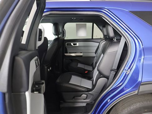 Used 2022 Ford Explorer XLT w/ Equipment Group 202A AWD/4WD image 30