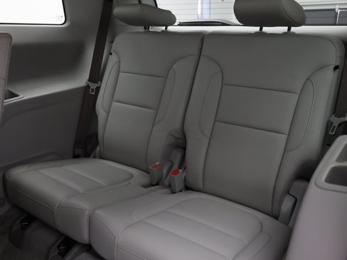 Used 2019 GMC Acadia SLT w/ LPO, Cargo Package FWD image 33