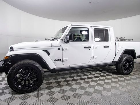 Used 2025 Jeep Gladiator Sport AWD/4WD image 8