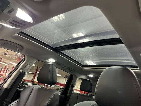 Used 2022 Subaru Ascent Limited w/ Technology Package image 8