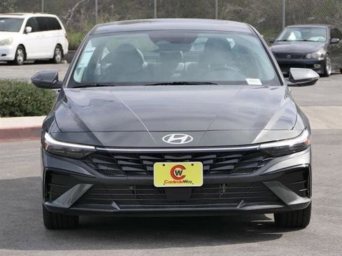 New 2025 Hyundai Elantra Limited image 8