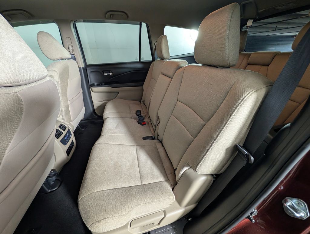 Used 2021 Honda Pilot EX image 23