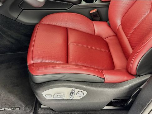 Certified 2025 Porsche Macan AWD/4WD image 13