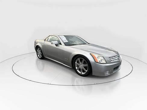 Used 2004 Cadillac XLR RWD image 2