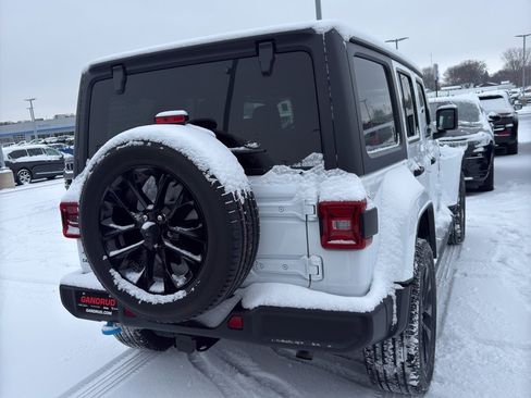 Used 2022 Jeep Wrangler Unlimited Sahara w/ Cold Weather Group image 5