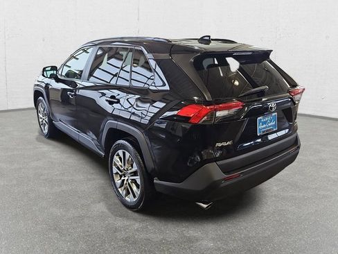 Used 2021 Toyota RAV4 XLE Premium image 7