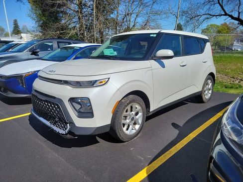 Certified 2022 Kia Soul LX w/ Technology Package FWD image 5