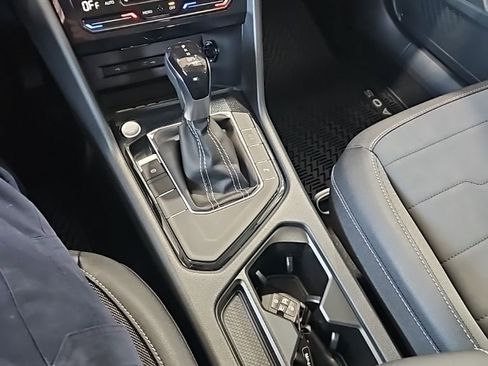 New 2026 Volkswagen Taos SE FWD image 32