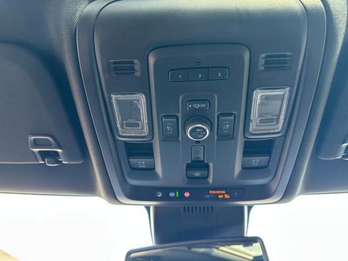 Used 2024 GMC Yukon Denali image 17