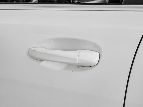 Used 2021 Mercedes-Benz GLB 35 AMG 4MATIC image 38