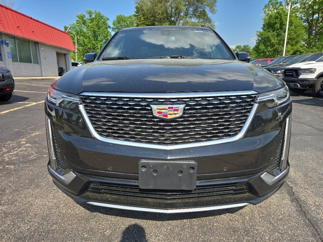 Used 2024 Cadillac XT6 Premium Luxury FWD image 3