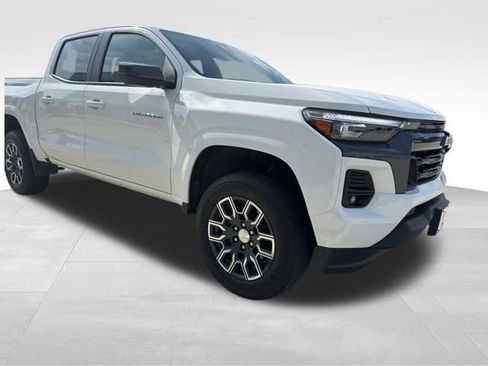 Used 2023 Chevrolet Colorado LT w/ LT Convenience Package III AWD/4WD image 9