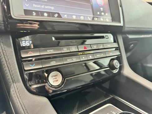 Used 2020 Jaguar F-PACE Prestige image 34