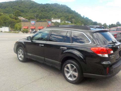 Used 2013 Subaru Outback 2.5i Limited AWD/4WD image 2