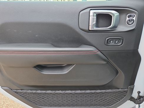 Used 2024 Jeep Gladiator Rubicon w/ Technology Group image 15