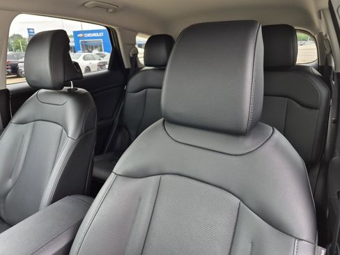 Used 2025 Kia Sportage EX FWD image 12