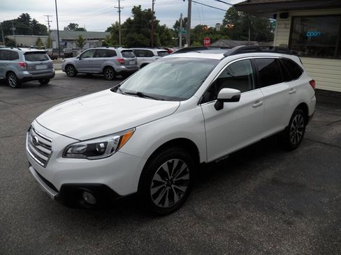 Used 2017 Subaru Outback 2.5i Limited AWD/4WD image 2