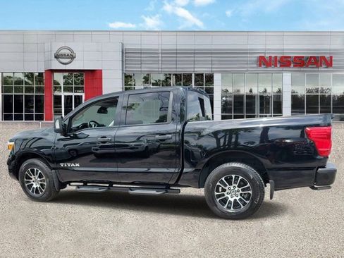 Used 2022 Nissan Titan SV w/ SV Convenience Package AWD/4WD image 5