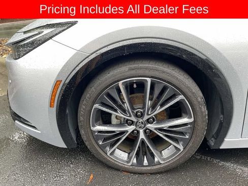 Used 2024 Toyota Prius XLE FWD image 2