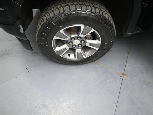 Used 2017 Chevrolet Colorado Z71 image 37