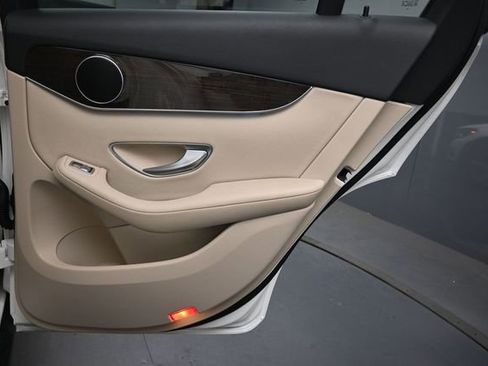 Used 2019 Mercedes-Benz GLC 300 image 27