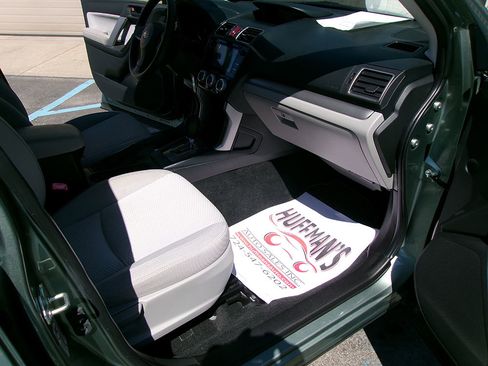 Used 2016 Subaru Forester 2.5i Premium image 11