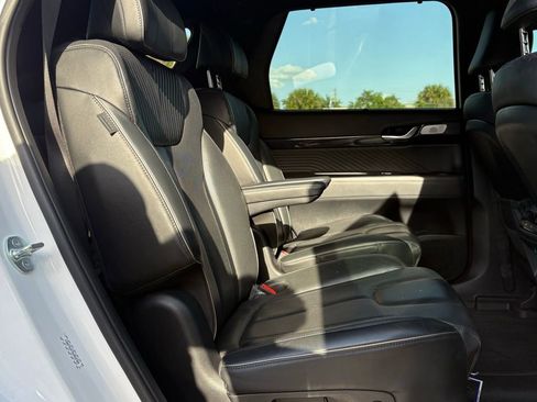 Used 2024 Hyundai Palisade Calligraphy image 15