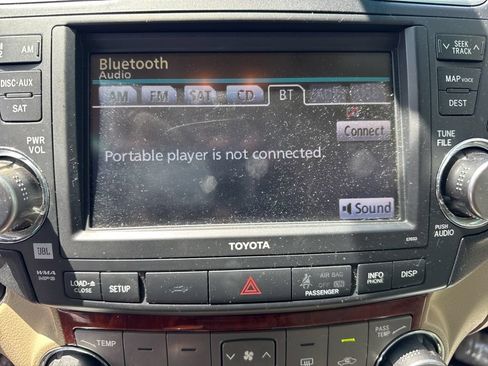 Used 2012 Toyota Highlander Limited w/ Tow Pkg FWD image 12