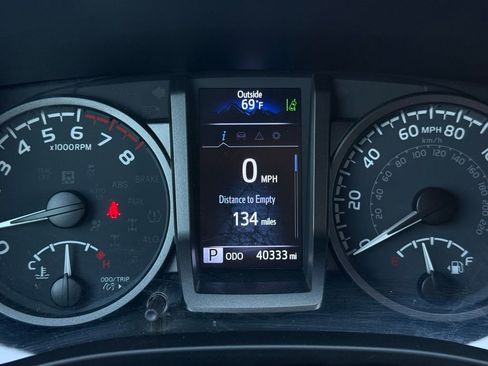 Used 2021 Toyota Tacoma TRD Off-Road w/ Technology Package image 31