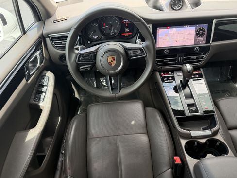 Certified 2023 Porsche Macan AWD/4WD image 18