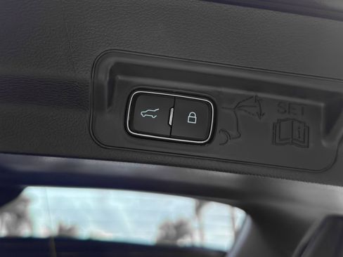 Used 2025 Ford Explorer ST-Line w/ ST-Line Street Pack image 28