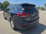 Used 2019 Kia Sorento LX w/ LX Convenience Package image 3