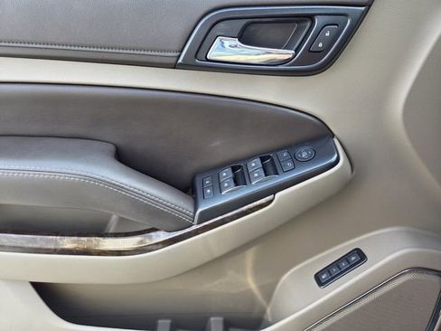 Used 2017 Chevrolet Suburban LT image 32