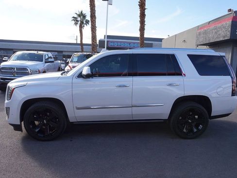 Used 2019 Cadillac Escalade Platinum image 3