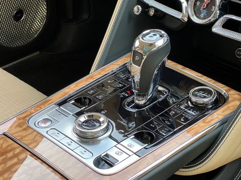 Used 2022 Bentley Flying Spur V8 image 42