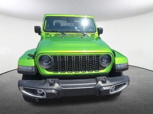 Used 2025 Jeep Gladiator Overland AWD/4WD image 2