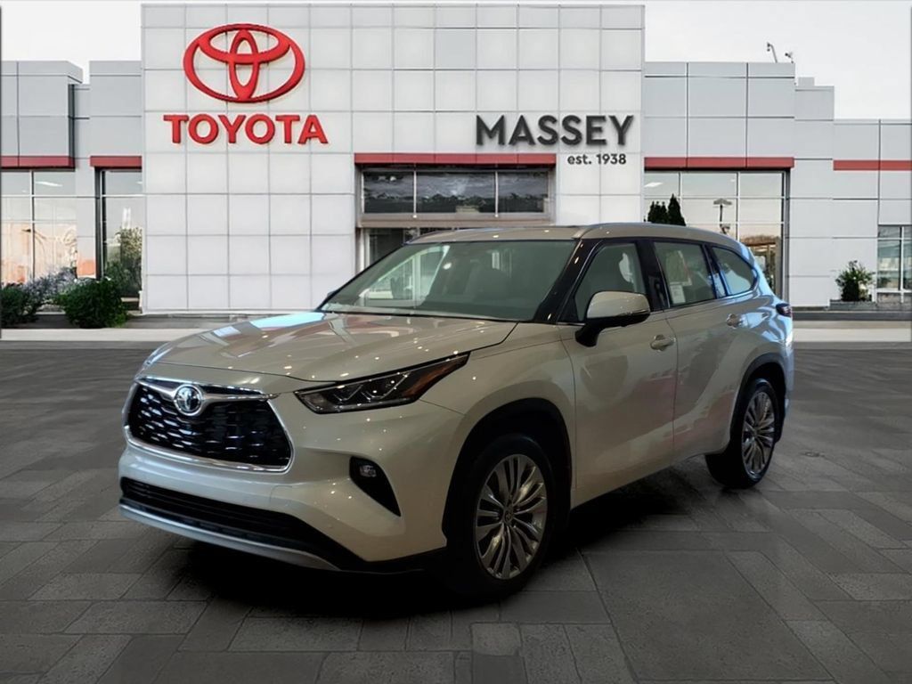 New 2026 Toyota Highlander Platinum AWD/4WD image 3