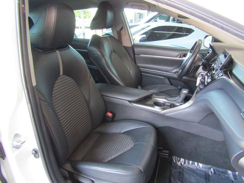 Used 2021 Toyota Camry SE FWD image 11