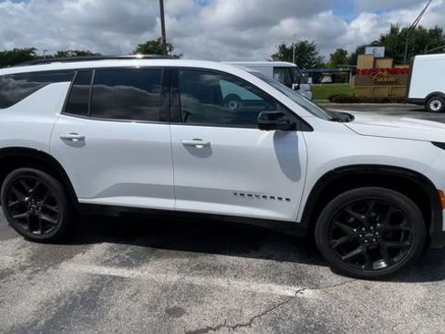 Used 2024 Chevrolet Traverse RS AWD/4WD image 3