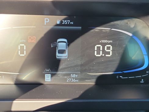 Certified 2025 Hyundai Elantra Sport image 10