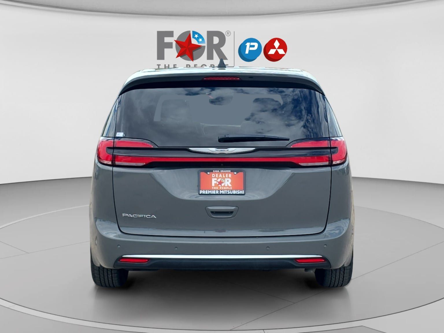 Used 2025 Chrysler Pacifica Select FWD image 4
