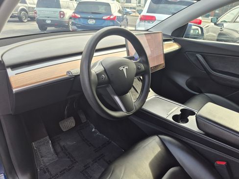 Used 2022 Tesla Model Y Long Range AWD/4WD image 16